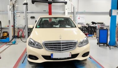 (VIDEO) Un service din România a demonstrat cum arată un taxi Mercedes E-Class cu peste 800.000 km, importat din Germania | PiataAuto.md