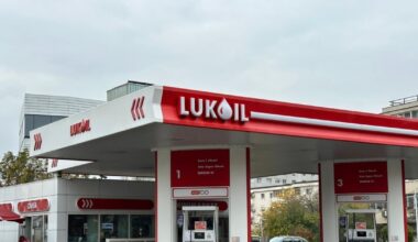 statul trebuie să preia controlul Lukoil România. Ce soluții există și ce fac alte țări