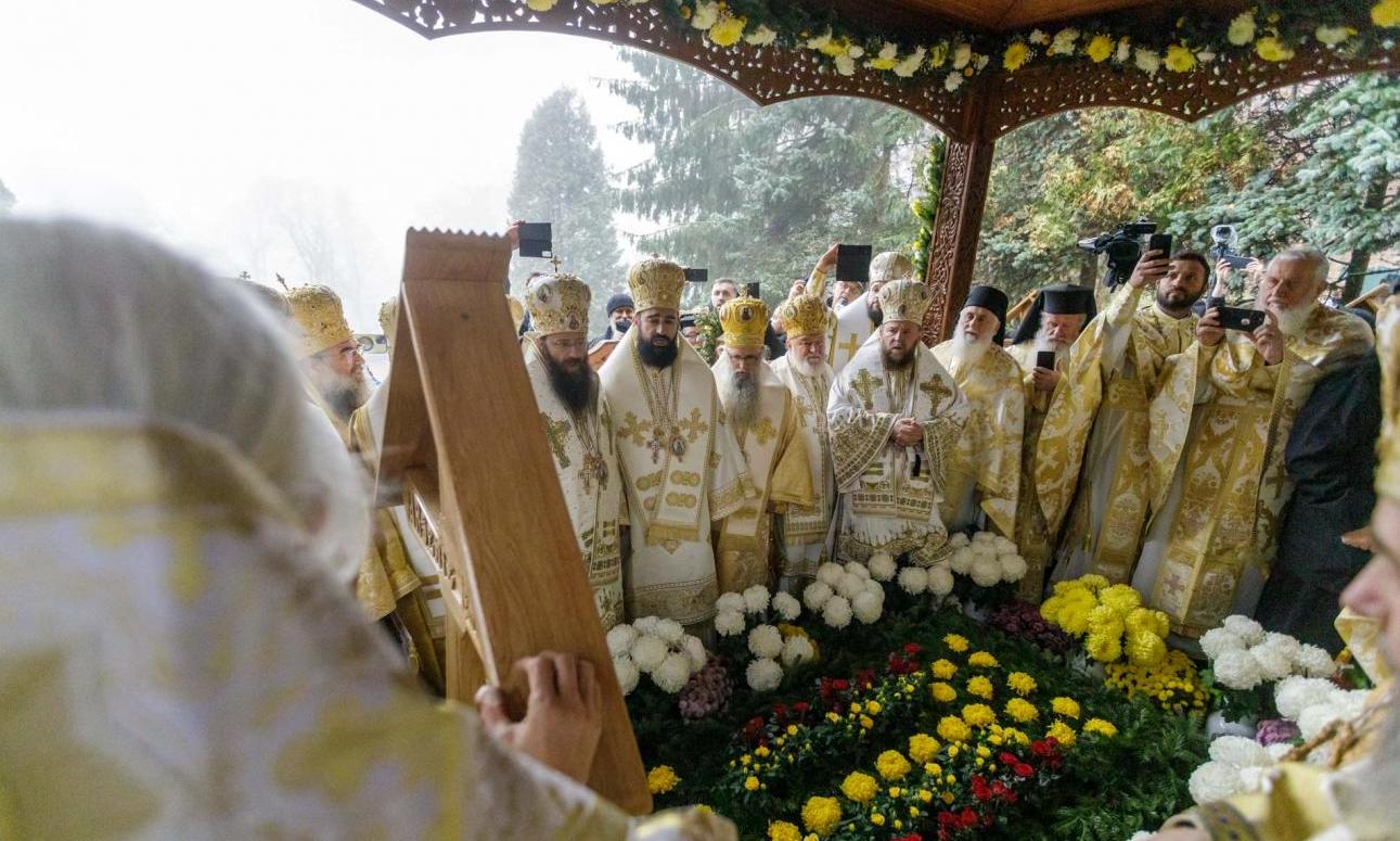 Momentul așteptat de mii de credincioși / Sf. Cuv. Arsenie de la Prislop a intrat oficial în sinaxarul ortodox românesc