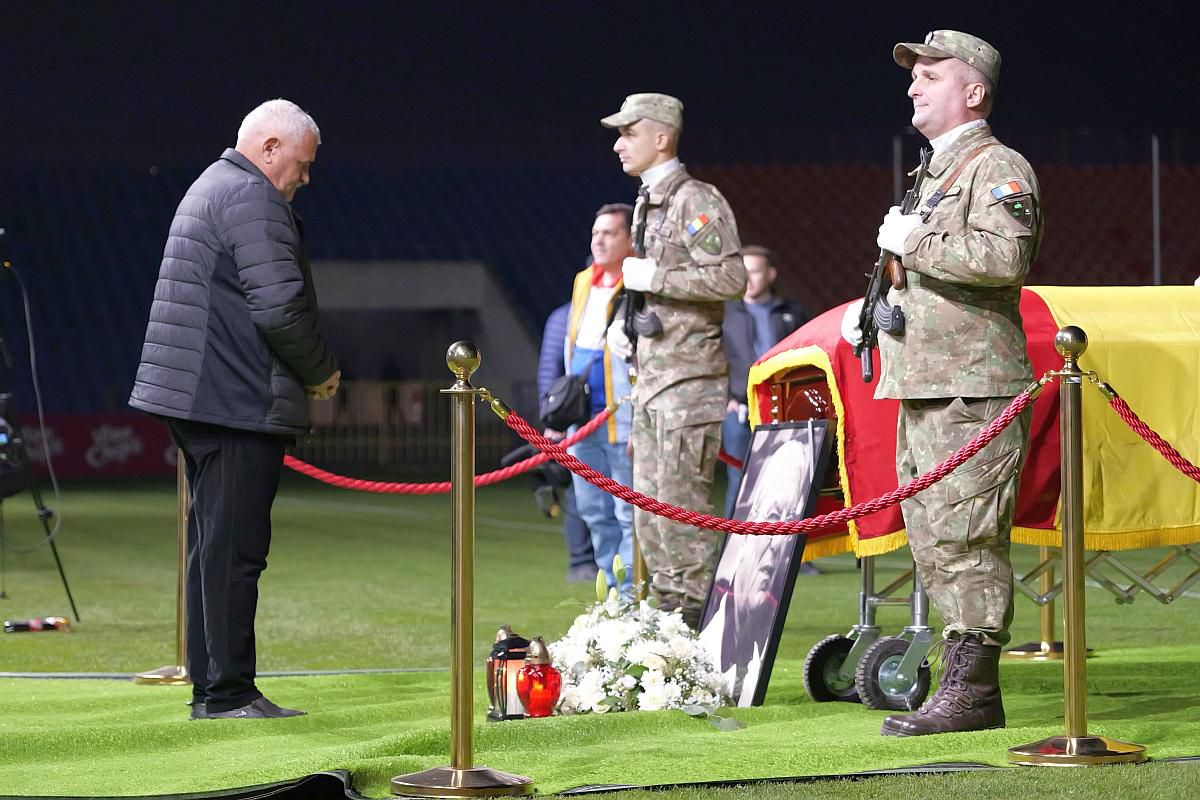 Mii de oameni s-au strâns la stadionul din Oradea pentru a-și lua rămas bun de la Emeric Ienei