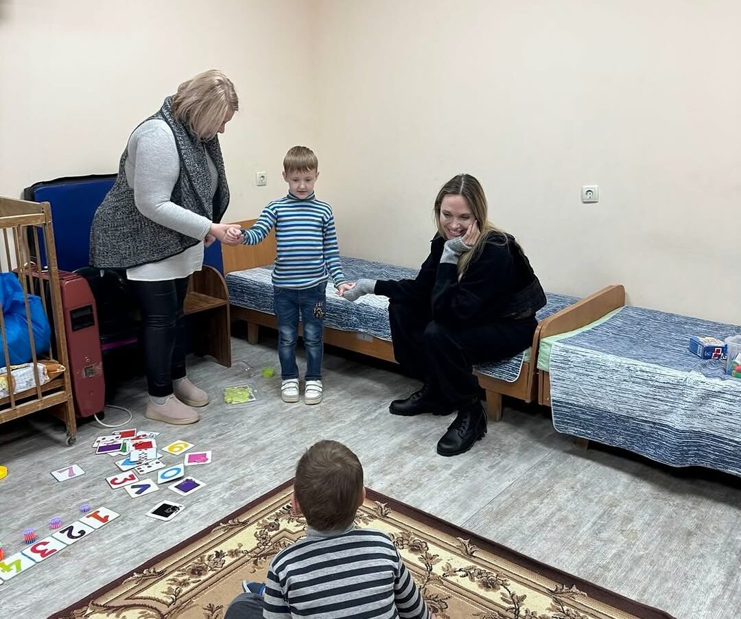 O dronă rusească a zburat deasupra Angelinei Jolie în timpul vizitei sale în Ucraina