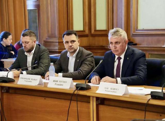 Comisia de transporturi, noi reguli privind trotinetele electrice: Asigurare obligatorie pentru răspundere civilă, conducătorul trebuie să aibă cel puţin 16 ani iar utilizarea căştii de protecţie devine obligatorie, indiferent de vârstă