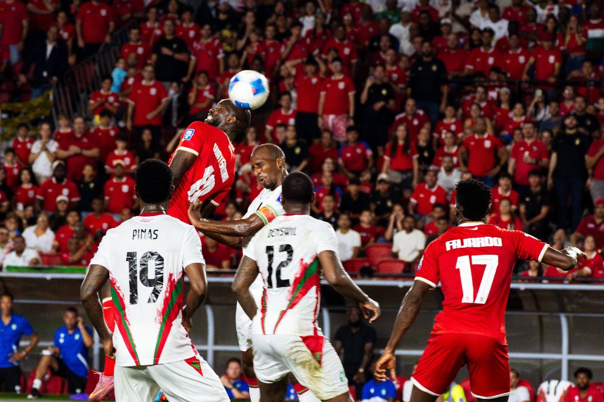 una este dintr-un stat mai mic decât Piteștiul și n-are statut de țară independentă!