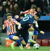 Lautaro Martinez, căpitanul nerazzurro prins în presingul agresiv al jucătorilor lui Simeone Foto: Imago
