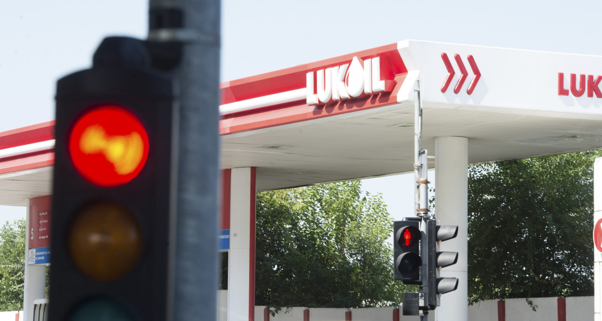 Grupul elvețian Gunvor renunță la preluarea Lukoil. Tranzacția viza și activele din România