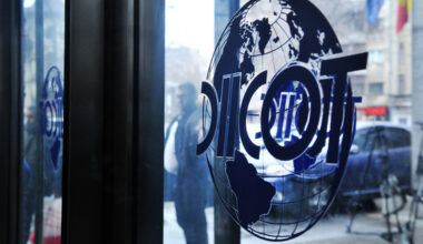 Doi bărbați reținuți de DIICOT după ce au obligat o tânără să se prostitueze în străinătate