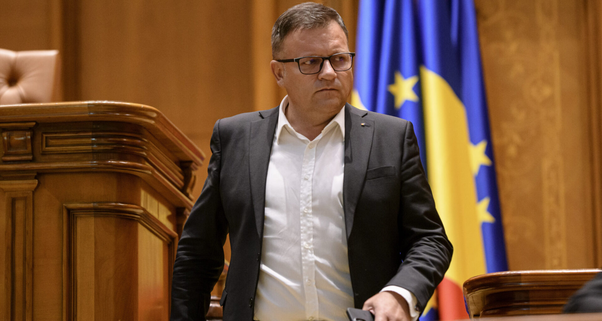 Să trăiască prima lună de mandat cu salariul minim