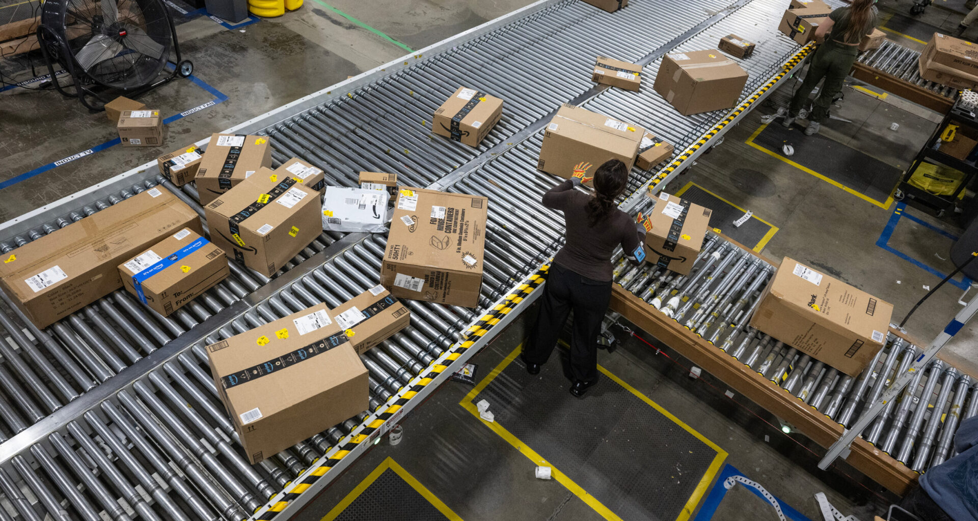 Adio colete ieftine din China? UE pregătește o lovitură majoră pentru Shein și Temu. România, cu un pas înainte prin taxa de 25 de lei