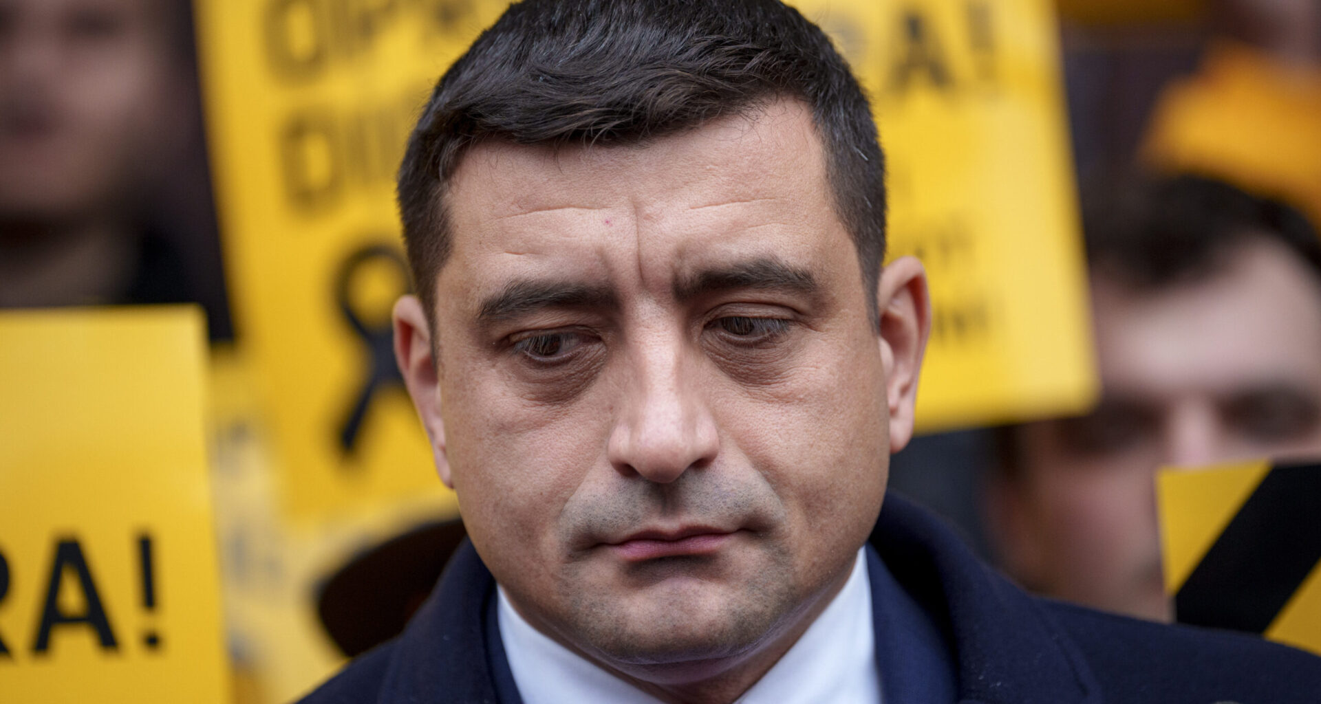 În țară este jale, în țară este prăpăd. Țara nu mai există!