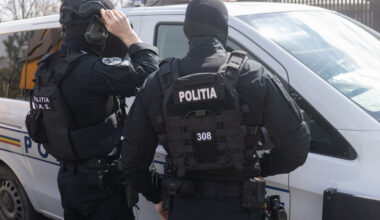 Un bărbat și-a găsit iubita fără suflare într-un apartament închiriat în regim hotelier