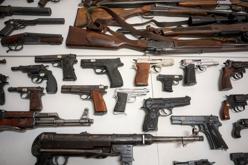 Cercetări în rem în cazul camionului cu armament depistat la Vama Albița. Ce destinație avea transportul