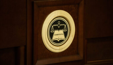 CCR dă peste cap planurile Guvernului. Taxele nu mai cresc la 1 ianuarie