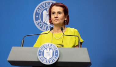 Purtătoarea de cuvânt a Guvernului și-a publicat diploma de licență. A studiat la o facultate privată