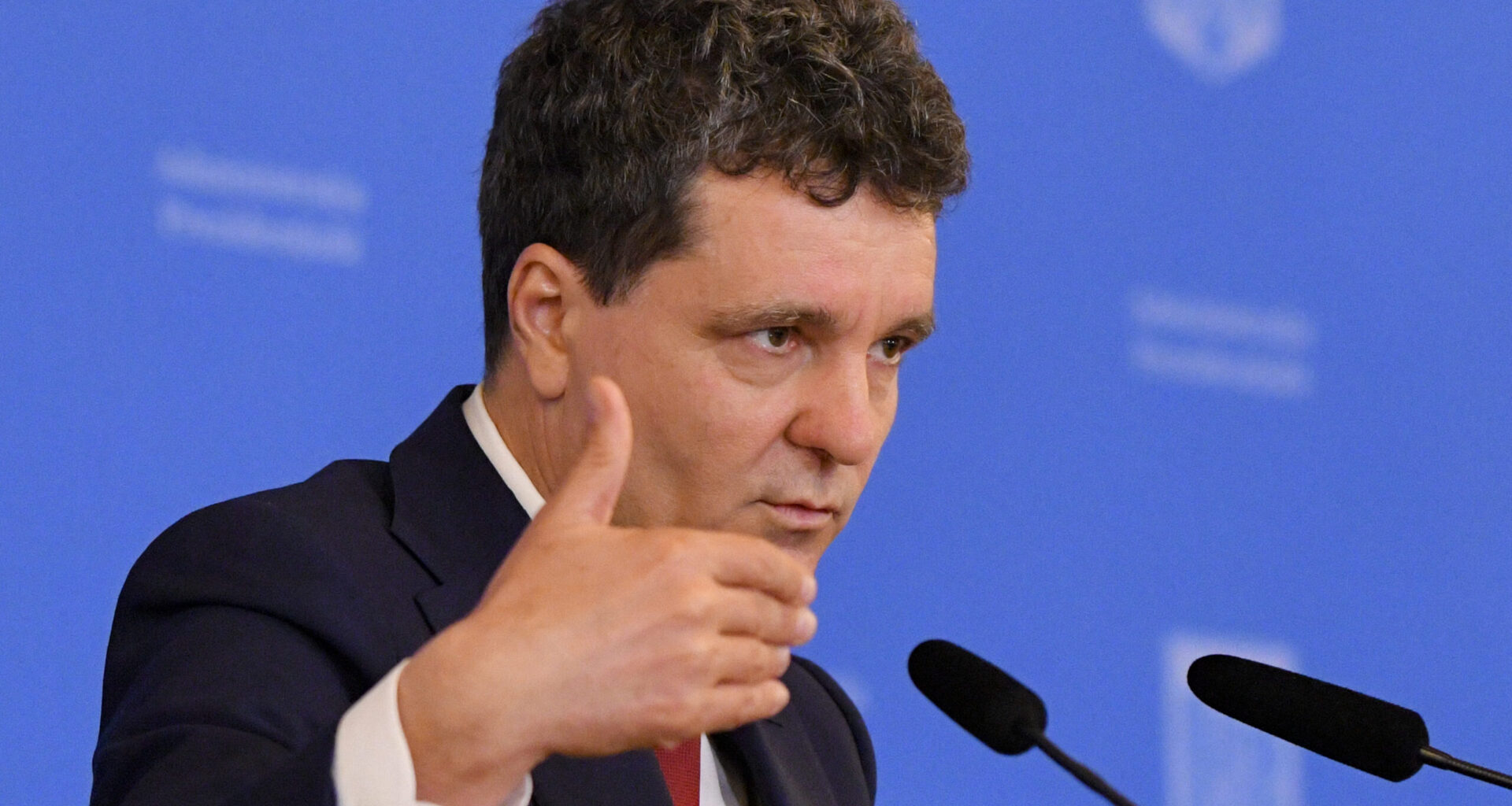 Românii o duc mai rău față de acum șase luni, dar, dacă ne uităm macro, măsurile de austeritate au fost un succes