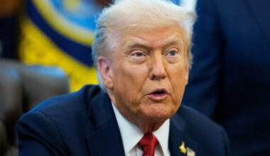 Companiile se pregătesc pentru tarifele suplimentare ale lui Trump asupra importurilor de oţel