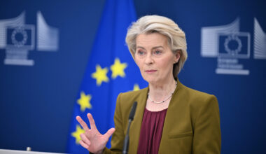 Von der Leyen vrea să finanțeze Ucraina prin datorii europene, nu doar cu banii Rusiei înghețați în UE