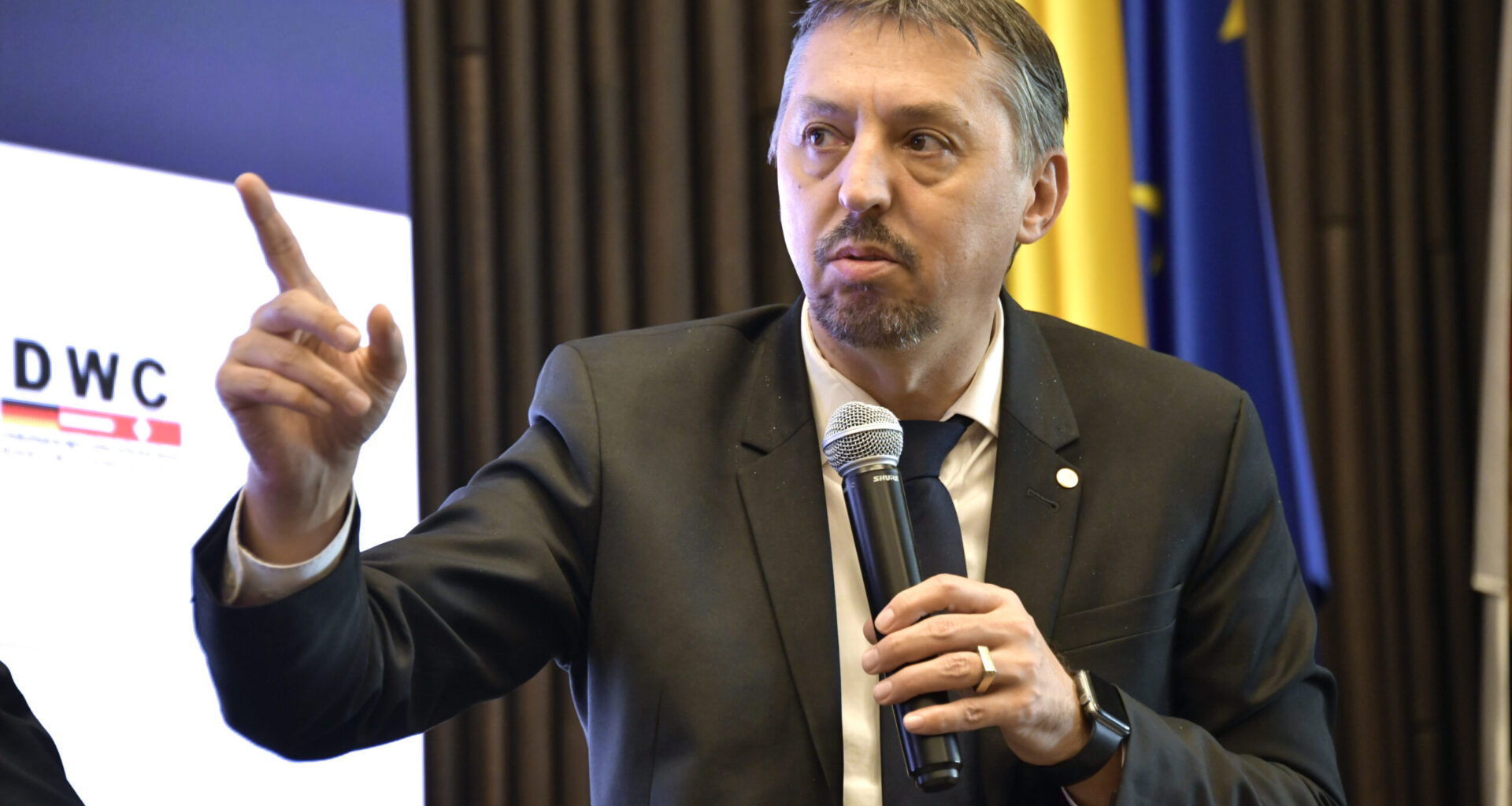 Bursele studenților vor fi mărite din fondurile europene. Daniel David explică planul pentru prima de carieră didactică