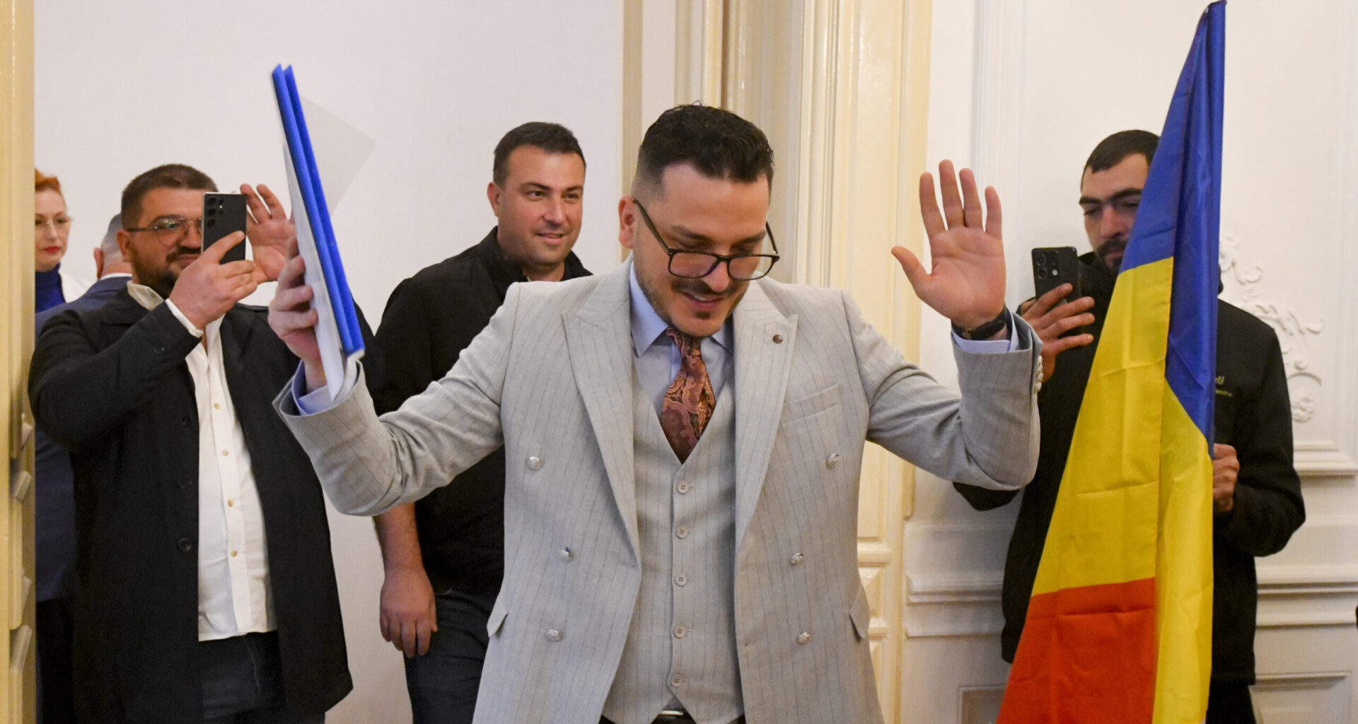 Makavelli și-a anunțat retragerea oficială din cursa pentru Primăria Capitalei. Iată pe cine va susține