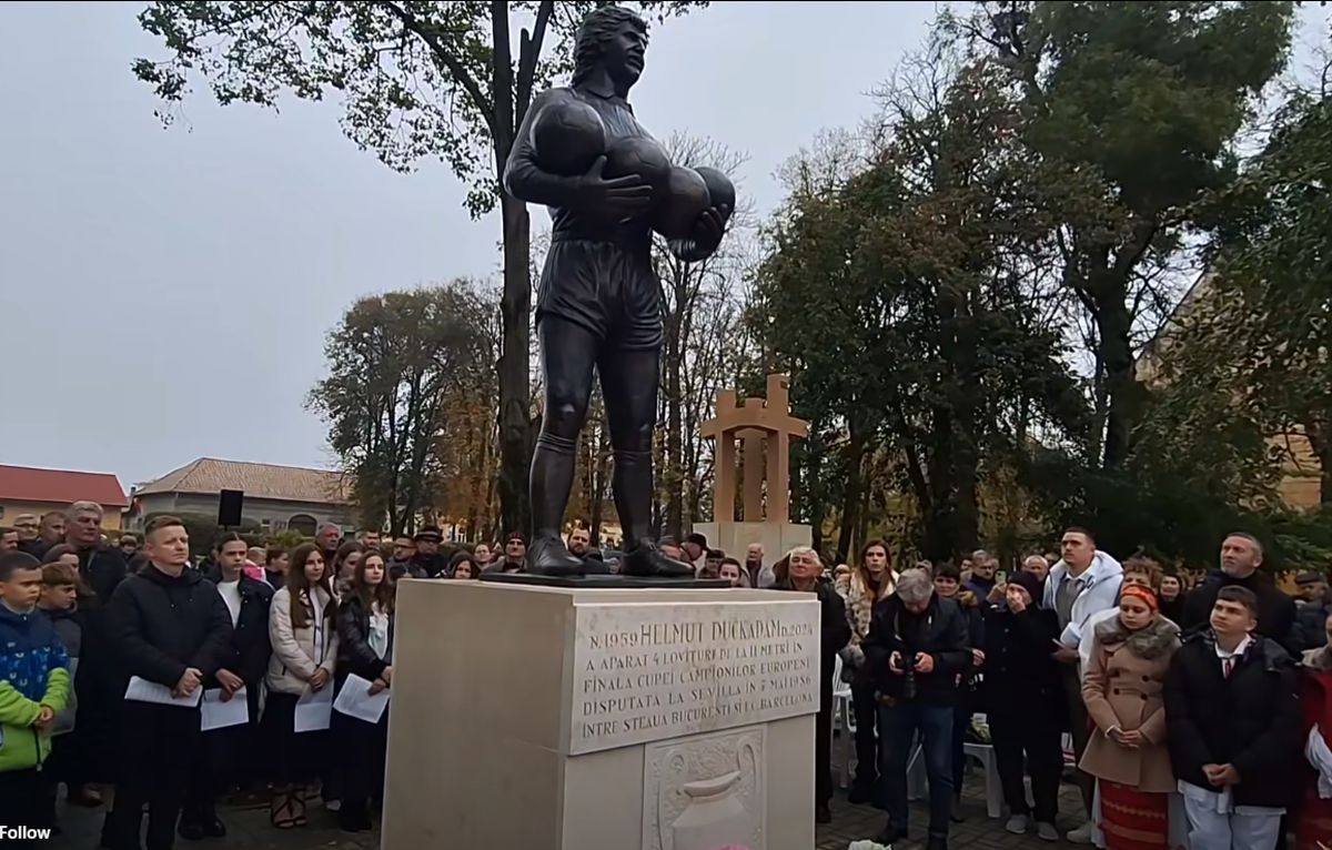 regretatul portar, alături de cele 4 mingi salvate la Sevilla