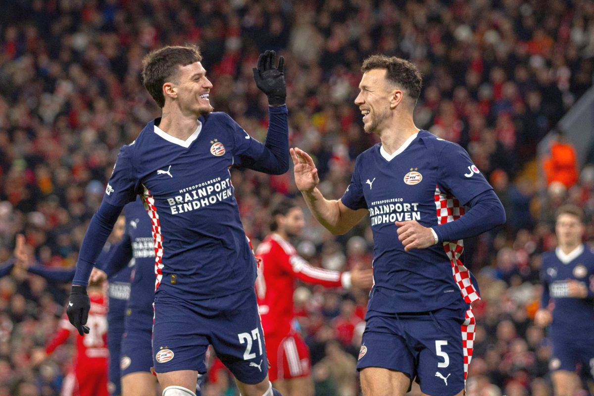 LIVE Liverpool - PSV » Dennis Man, duel tare pe Anfield