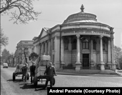 Clădirea monument istoric a Institutului de Medicină Legală Mina Minovici. La vremea construcției era una dintre cele mai moderne și durabile din lume - mese de disecție din marmură, amfiteatre pentru cursurile practice de medicină, design durabil, funcțional, în stil neoclasic.