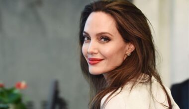 Angelina Jolie a vizitat linia frontului din Herson, Ucraina