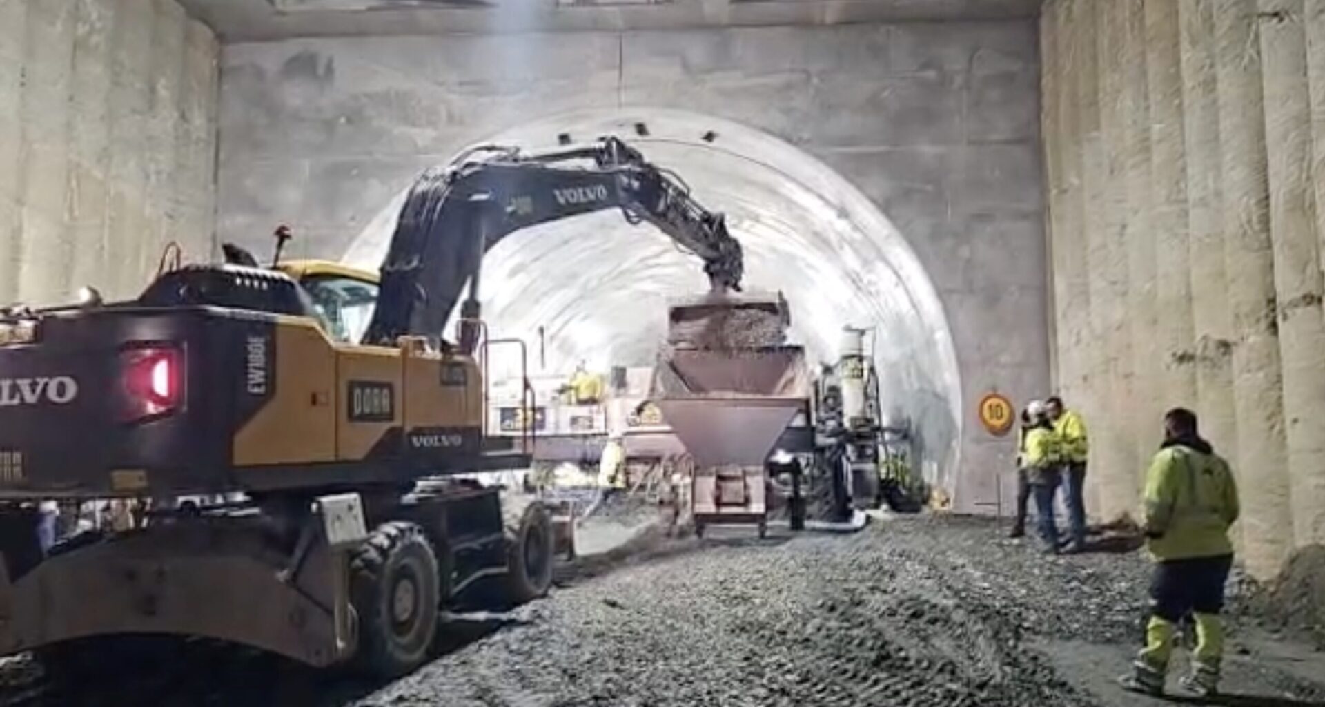 turnarea betonului rutier in galerie