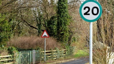 Ce înseamnă și unde sunt montate indicatoarelor rutiere cu margini verzi, care apar în tot mai multe țări europene