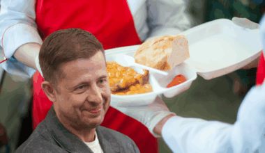 Fasole cu ciolan de 60.000 de euro, de la Hubert Thuma. Meniul de 1 Decembrie de la Buftea, achitat prin „spargerea” achiziției în trei contracte directe