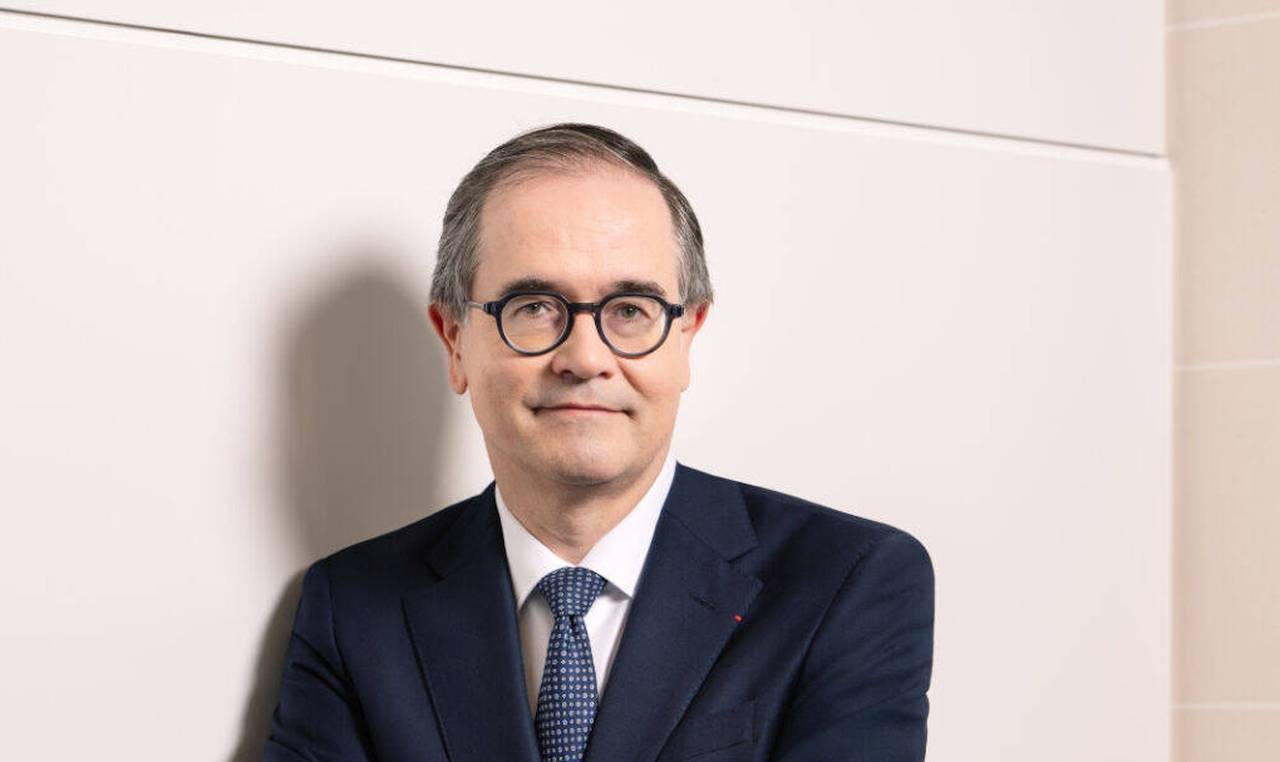 Șeful Dacia din România atrage atenția asupra scăderii competitivității, CEO-ul grupului Renault promite noi investiții și angajări în Maroc