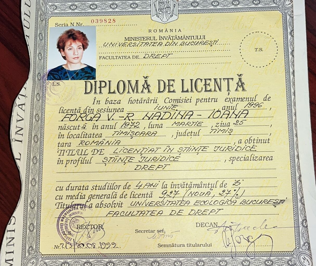 Purtătoarea de cuvânt a Guvernului își publică diploma de licență