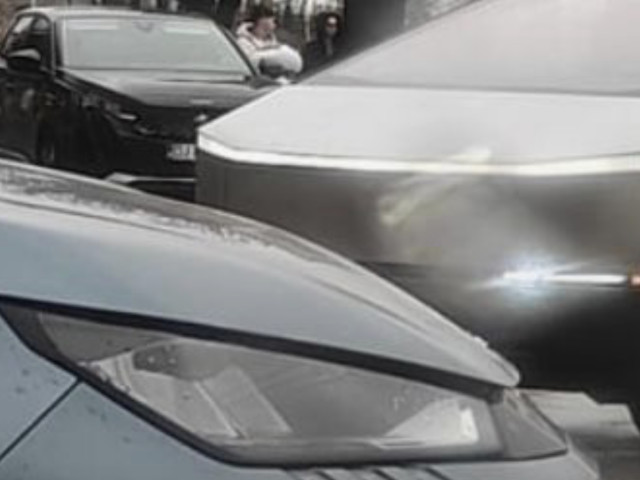 Mașina cu design nemaivăzut, interzisă în Europa, a apărut pe străzile din România! ”E pericol public” / ”Legalizați-o”