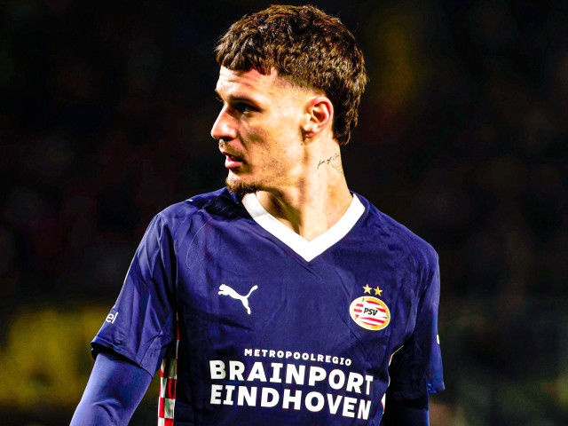 Dennis Man, huiduit la fiecare atingere de balon! Cum l-au numit