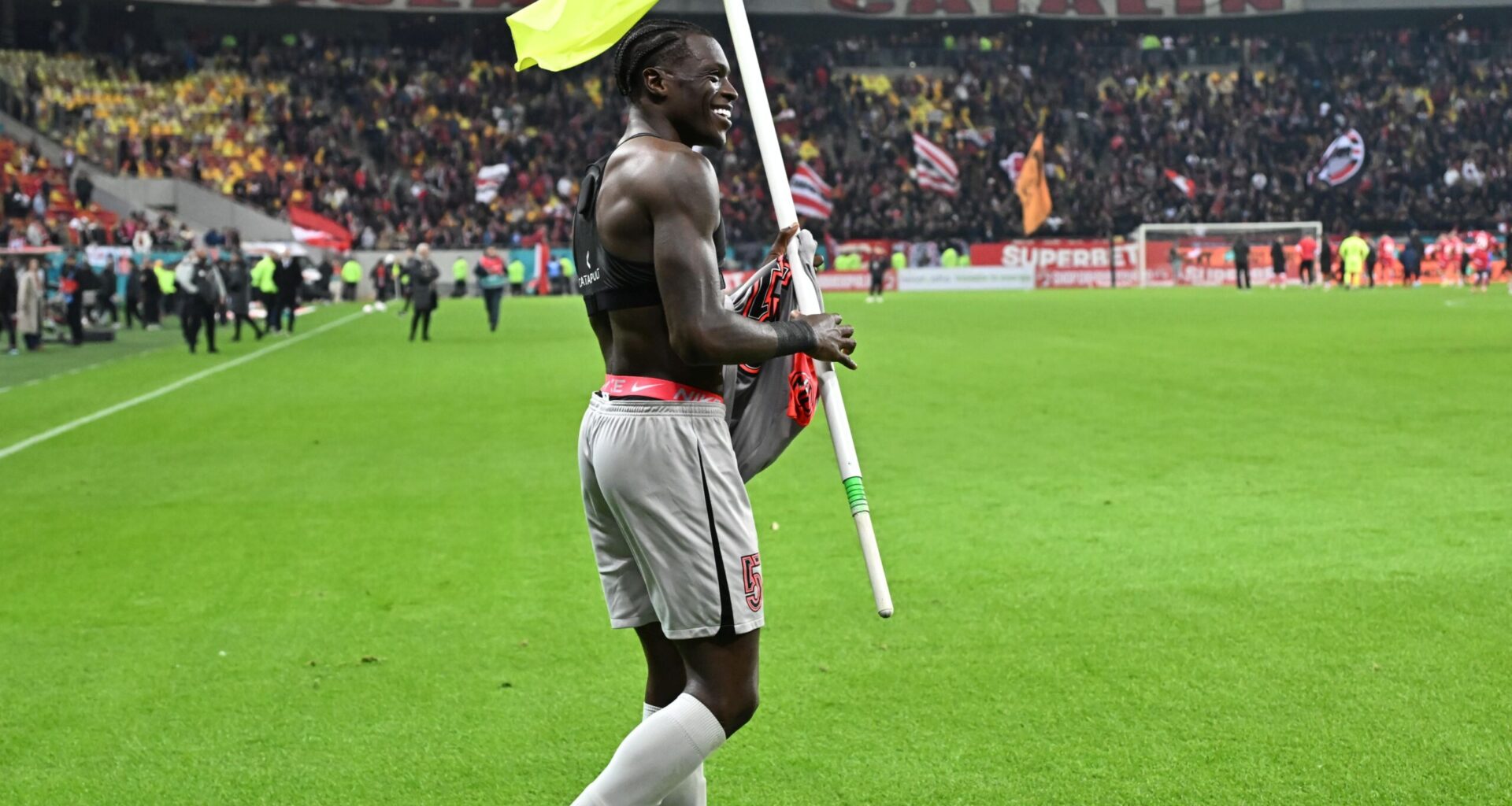 FCSB ia o decizie importantă în privința lui Joyskim Dawa