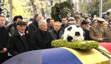 Emeric Ienei, înmormântat cu onoruri militare! Nepoata sa, Alisa, a interpretat imnul României în fața sicriului