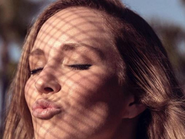 E celebră și are milioane € , dar nu-și găsește partener. Batjocorită după ce și-a făcut cont pe o aplicație de dating