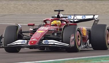 Monopostul de Formula 1 al celor de la Scuderia Ferrari pe circuit.