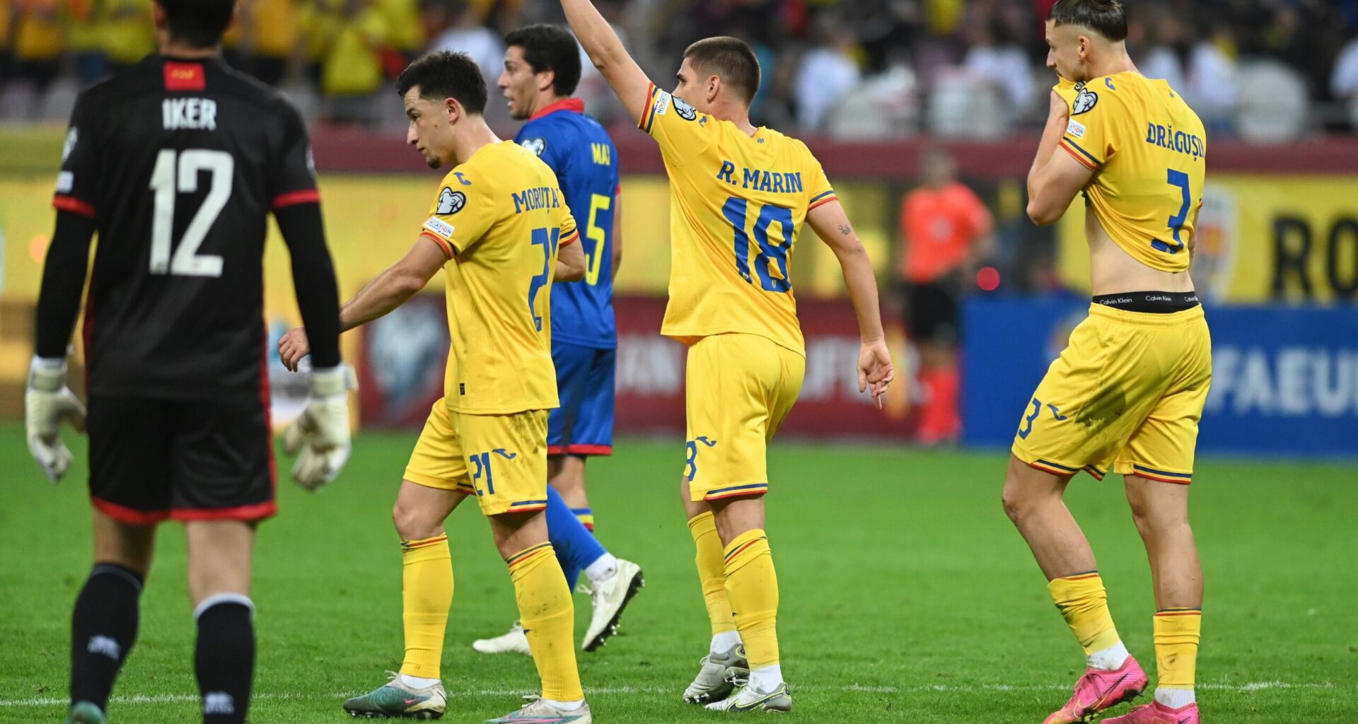 Decizie ciudată a lui Mircea Lucescu. Un fotbalist titularizat luna trecută nu a prins lotul pentru echipa națională