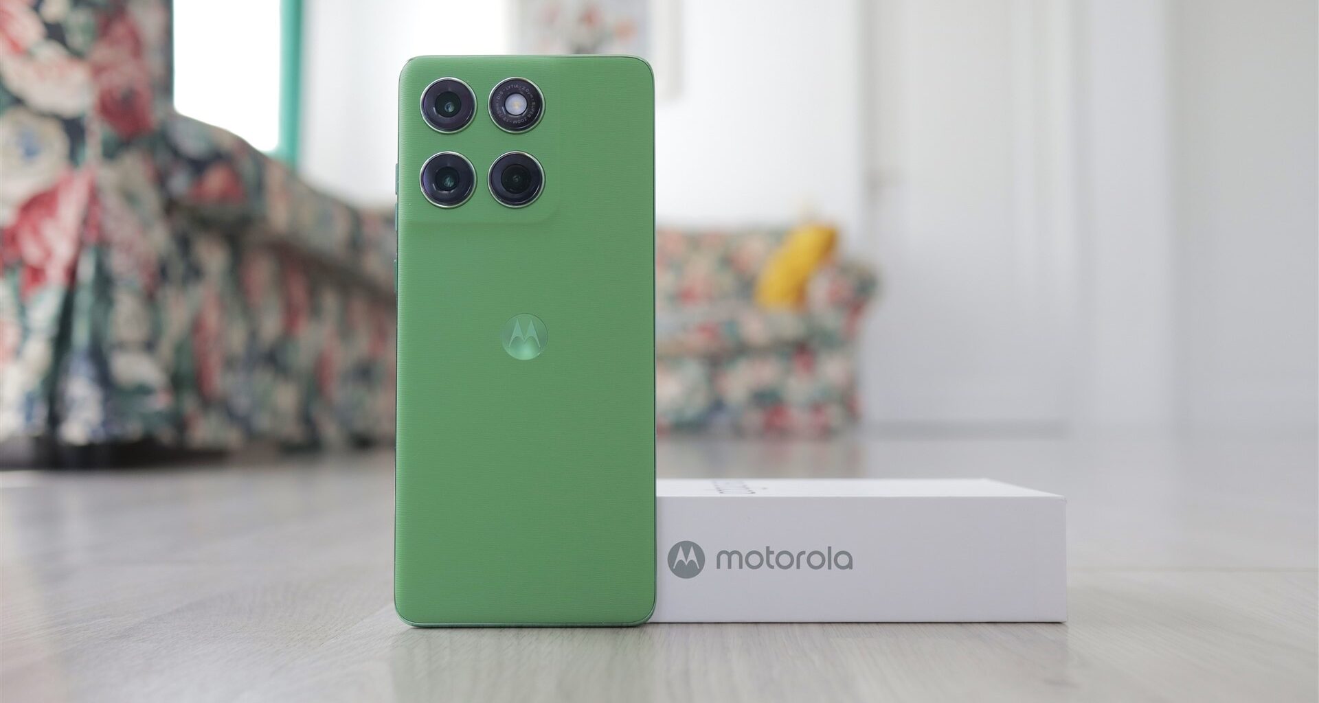 Motorola nu oferă 5 ani de suport software cum cere Uniunea Europeană, deoarece se leagă de o exprimare nefericită din legislaţie (un singur cuvânt pus aiurea)