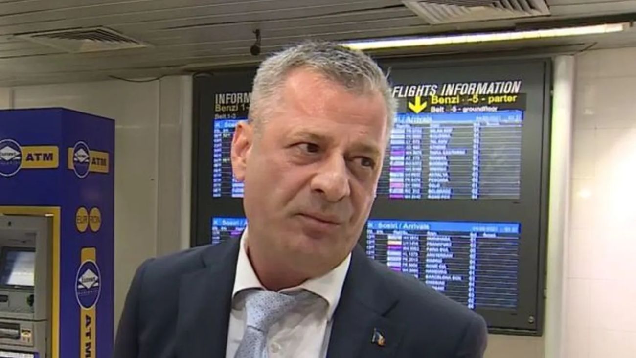 „E un analfabet. Se ruga de mine să-l angajez”