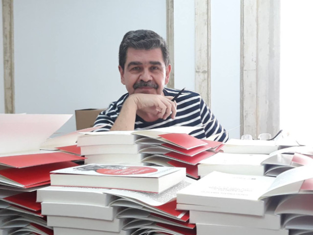 ”N-a citit 7 cărți în viața lui. Te simți făcut de râs”