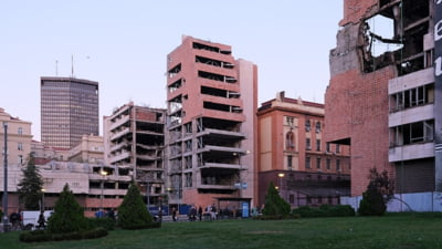 O clădire-simbol a Belgradului va fi demolată și înlocuită cu un hotel de lux. Ginerele lui Donald Trump termină ce a început NATO în 1999