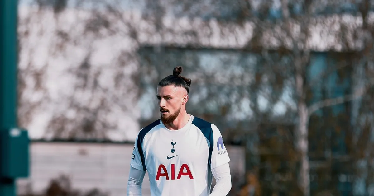 Drăgușin a revenit pe gazon/ VIDEO + FOTO. Fundașul lui Tottenham, la primele minute după o pauză de aproximativ 10 luni