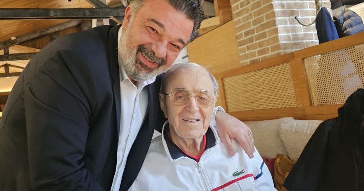 Apariție rară / FOTO. Cum arată acum fostul președinte al Stelei, ajuns la 90 de ani