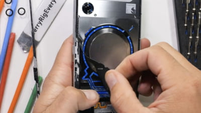 RedMagic 11 Pro, primul smartphone cu răcire pe lichid. Un YouTuber YouTuber-ul l-a demontat până la „ultima picătură” VIDEO