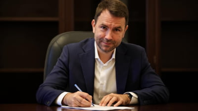 Surpriză neplăcută pentru Cătălin Drulă pe străzile Capitalei. O mașină cu un LED uriaș îl denigra prin oraș. "Sunt banii de la AUR, da?" VIDEO FOTO