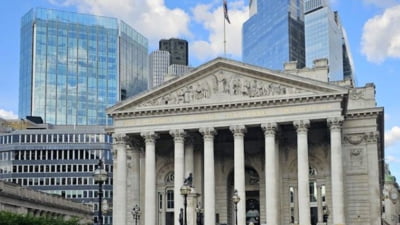 Veste grozavă pentru 1 milion de români dintr-o țară vestică: Suma maximă garantată de stat majorată mult de Banca Centrală