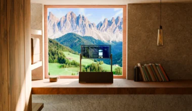 Visual Instruments prezintă monitorul transparent cu luminozitate de 5.000 nits