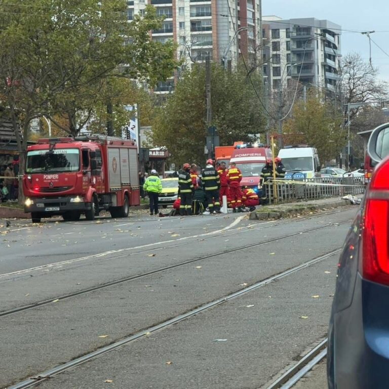 accident tramvai camion București