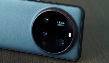 Xiaomi 17 Ultra ar putea fi lansat în 2025 fără ecranul de pe spate al modelelor „Pro”